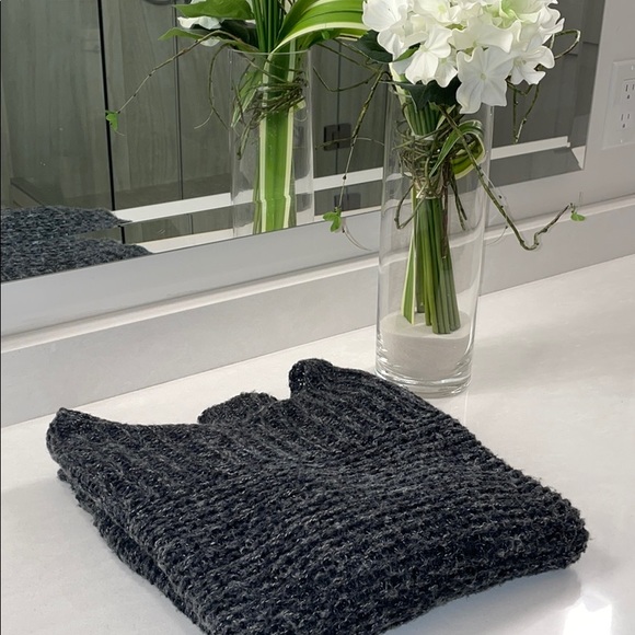 Sweater from Hollister - Picture 1 of 5